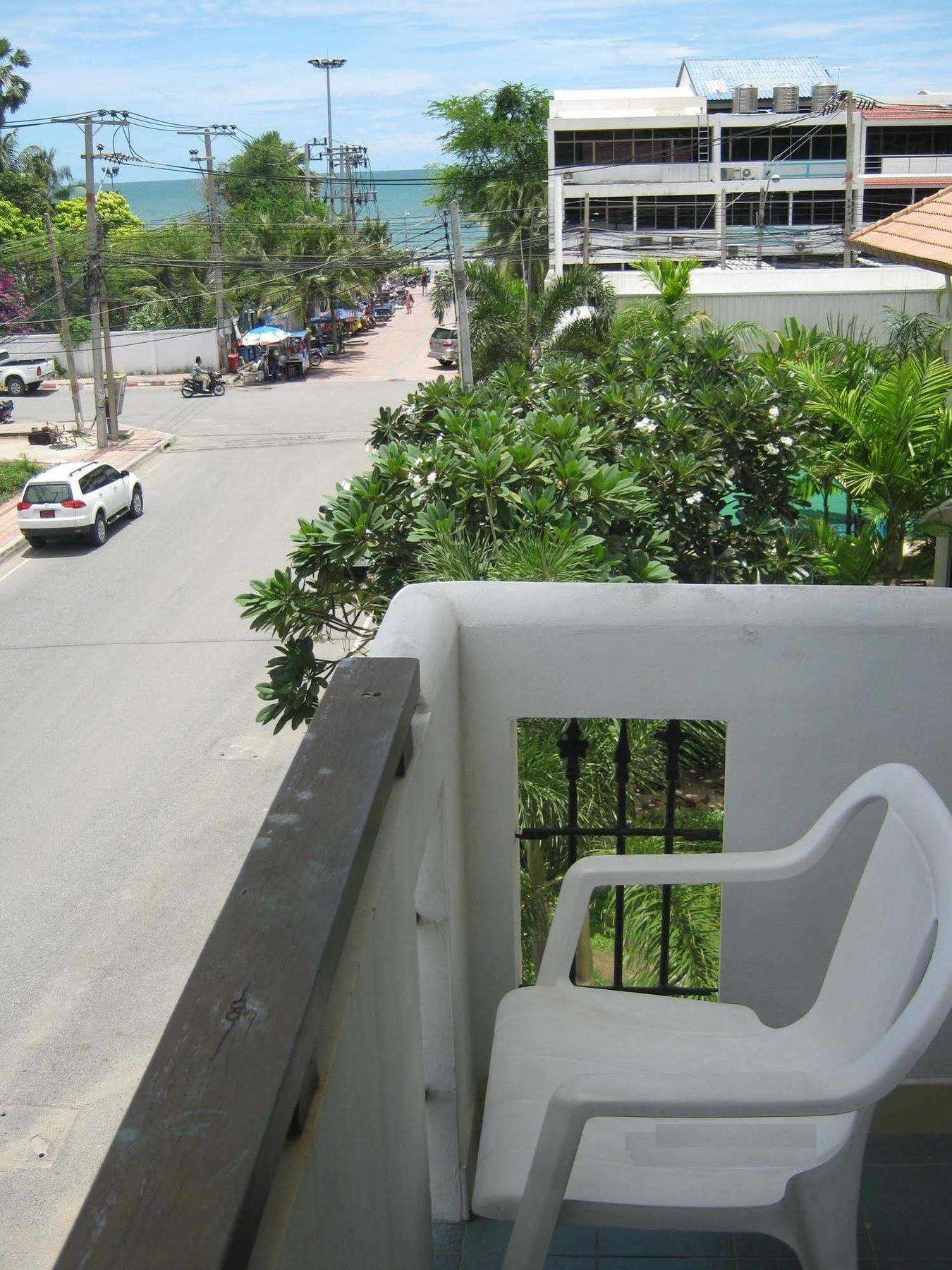 Hotel Baan Talay Pattaya Exterior foto