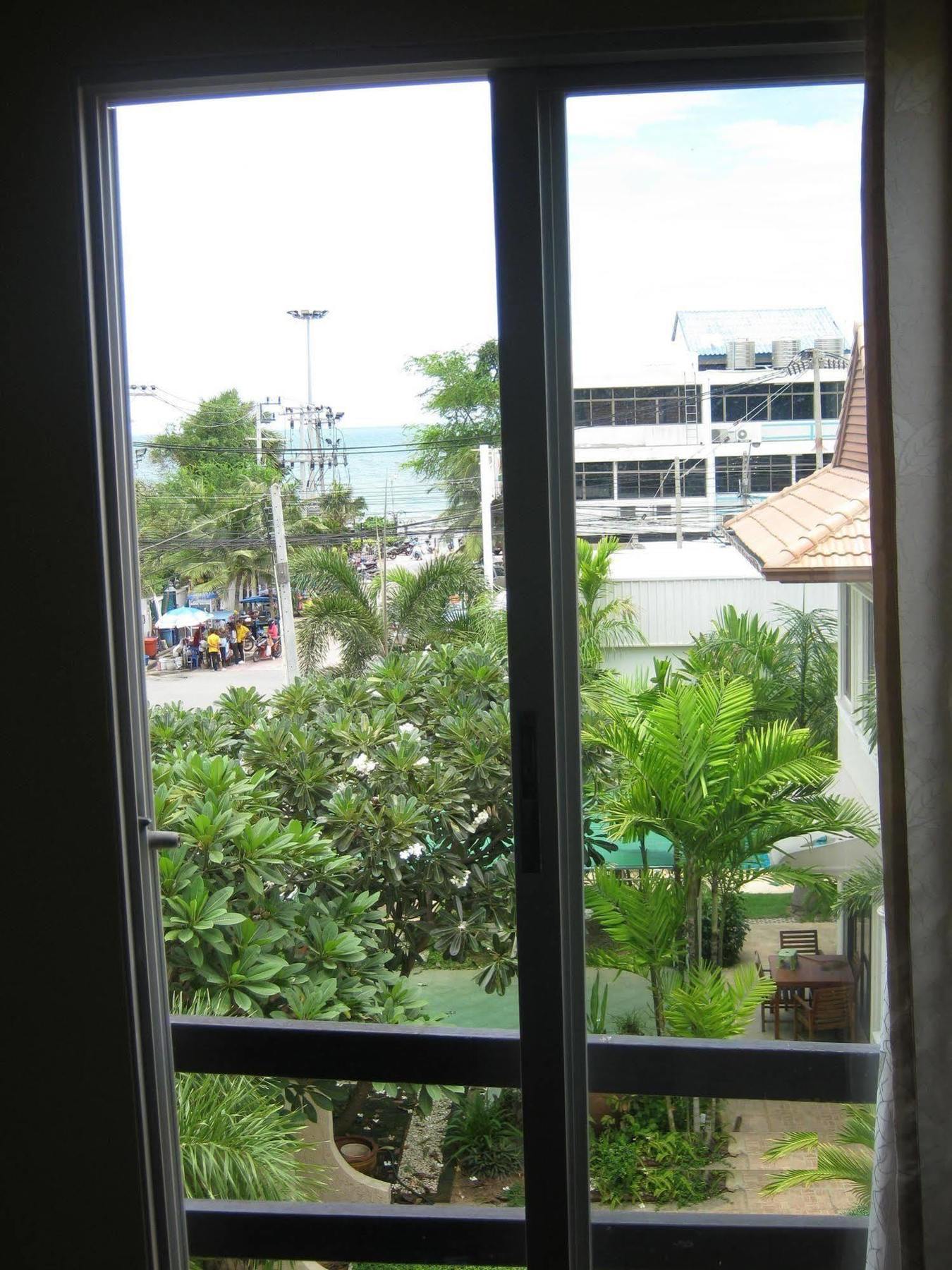 Hotel Baan Talay Pattaya Exterior foto